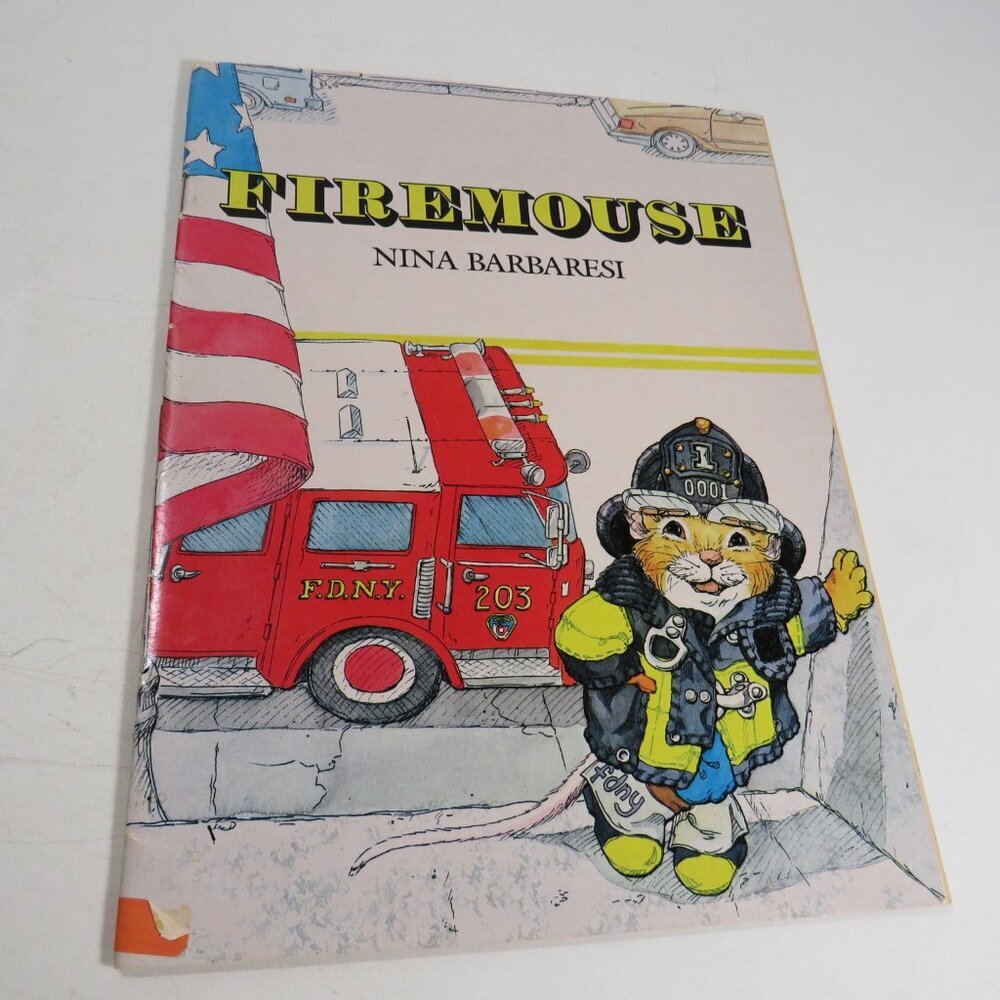 Firemouse 1980s (Old Thin Pages)Weekly Reader Paper Back Firefighter